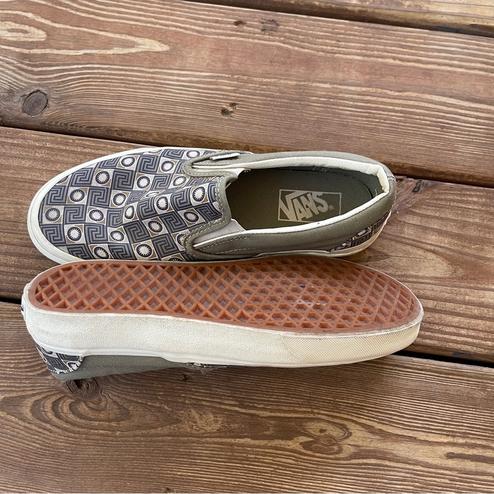 Vans Classic Slip-On Geometric Print Sneakers Olive/Tan Men’s 7 / Women’s 8.5 - Picture 6 of 6